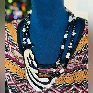 EUC Vintage Lee Sands MOP Black & White Avant Garde Parrot Necklace